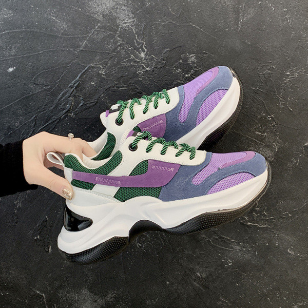 Kareda talla ja paeltega värvilised naiste tossud