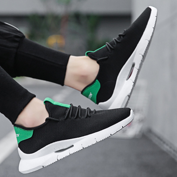 Moodsad paeltega tekstiilist meeste tossud