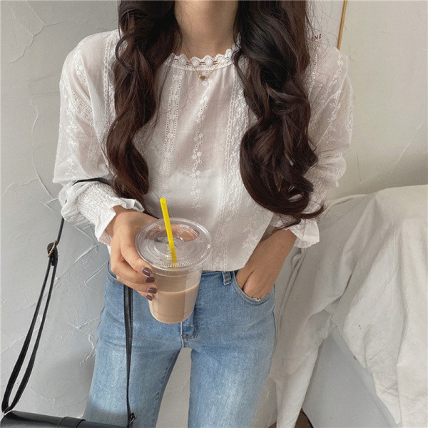 Modern női csipke ing fehér hímzéssel