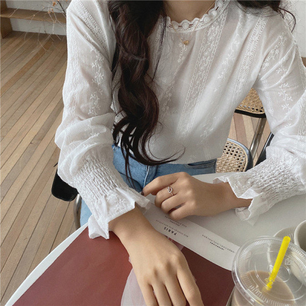 Modern női csipke ing fehér hímzéssel