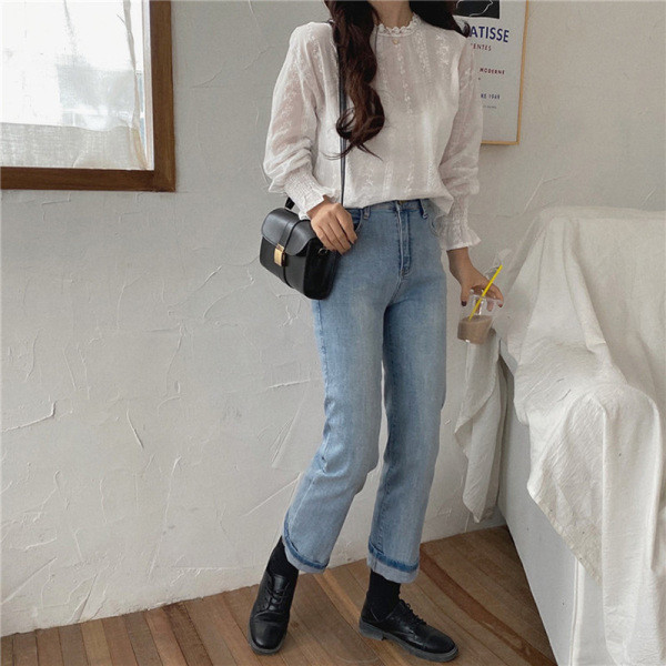 Modern női csipke ing fehér hímzéssel