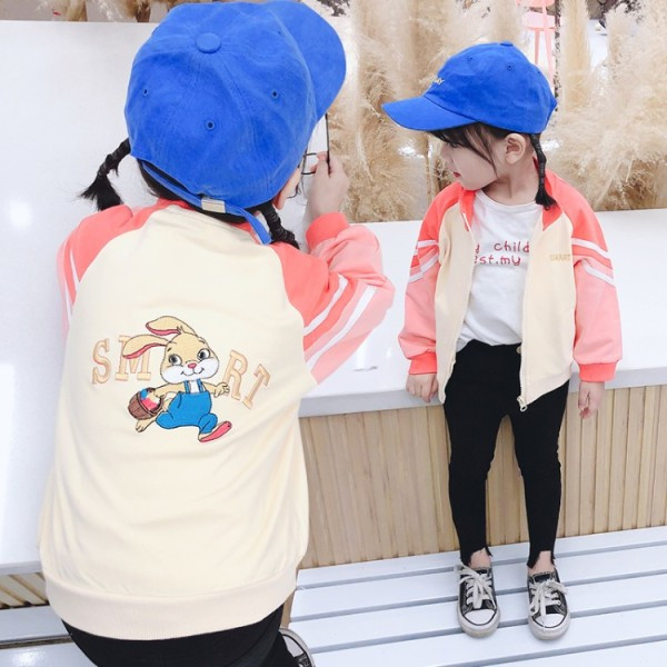 Vaikiški pavasariniai megztiniai su siuvinėjimais mergaitėms