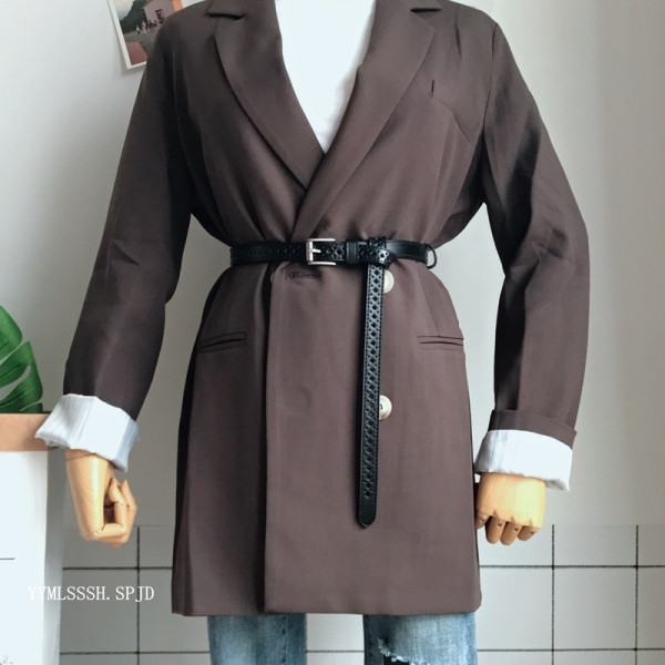 Női alkalmi bőr öv fém csattal és kivágásokkal