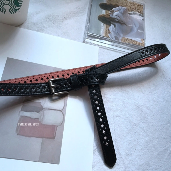 Női alkalmi bőr öv fém csattal és kivágásokkal