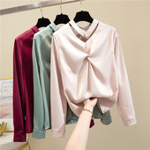 Moodne pärlite ja pikkade varrukatega naiste särk