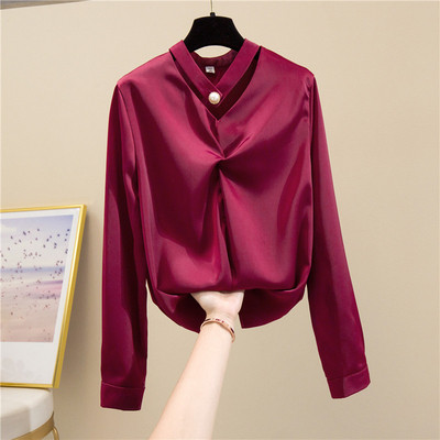 Moodne pärlite ja pikkade varrukatega naiste särk