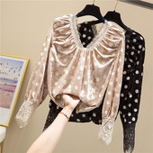 Moodne sametist ja pitsist valmistatud spitsikaelusega naiste pluus