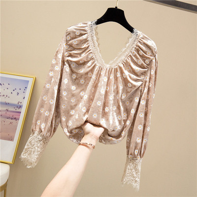 Moodne sametist ja pitsist valmistatud spitsikaelusega naiste pluus