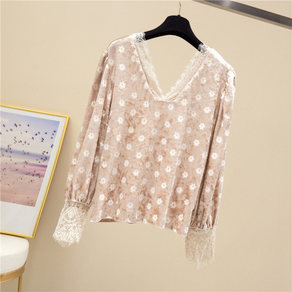 Moodne sametist ja pitsist valmistatud spitsikaelusega naiste pluus