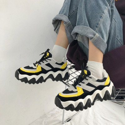 Öko velúrból készült modern női tornacipő durva talppal, színes nyakkendőkkel