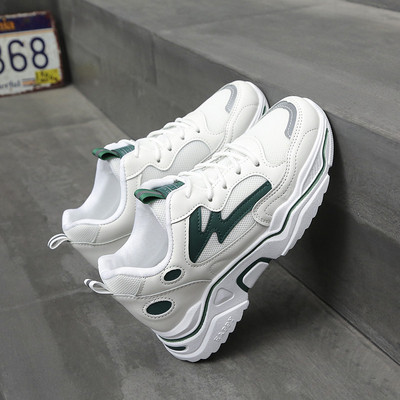 Eko bőrből készült alkalmi női tornacipő 4 cm-es talppal