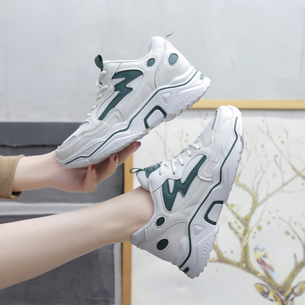 Eko bőrből készült alkalmi női tornacipő 4 cm-es talppal