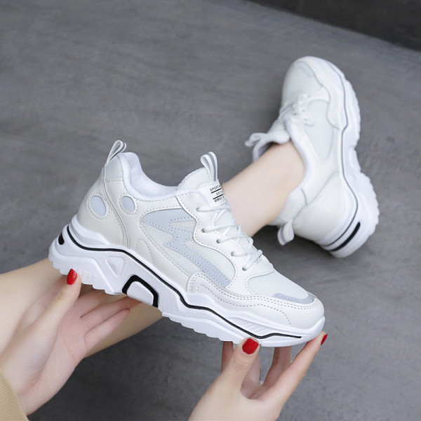 Eko bőrből készült alkalmi női tornacipő 4 cm-es talppal