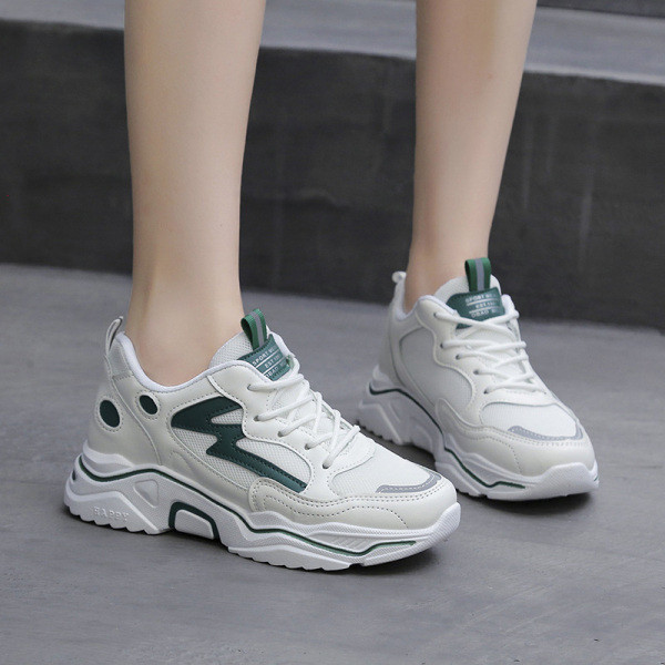 Eko bőrből készült alkalmi női tornacipő 4 cm-es talppal