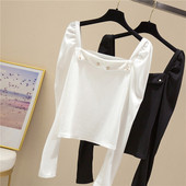 Moodne naiste pluus kandilise kaelusega ja pärlitega