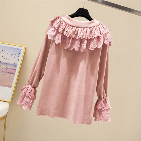 Modern női ing gombokkal és csipkegallérral