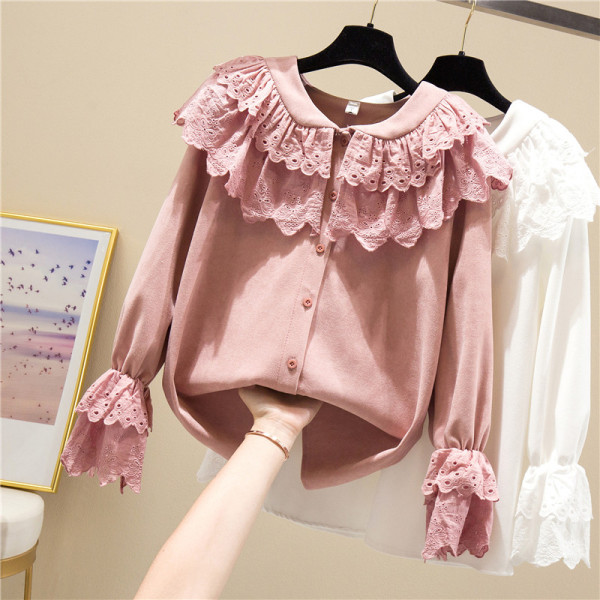 Modern női ing gombokkal és csipkegallérral