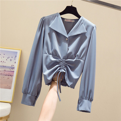 Stílusos női ing spitz nyakkivágással és nyakkendővel