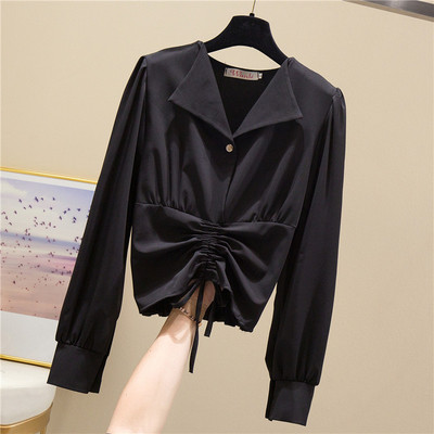 Stílusos női ing spitz nyakkivágással és nyakkendővel