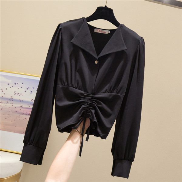 Stílusos női ing spitz nyakkivágással és nyakkendővel