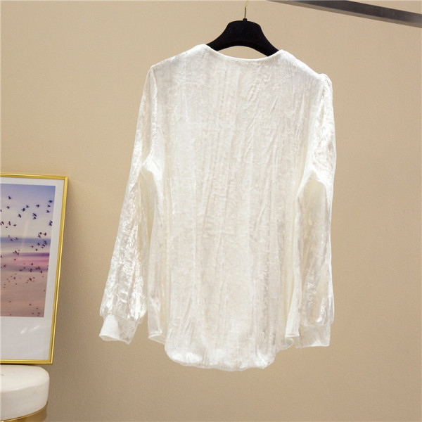 Stiilne naiste särk pitsi ja sametnööpidega