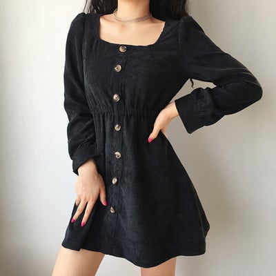 Praegune naiste lõikega velvetist kandilise dekoltee ja nööpidega kleit