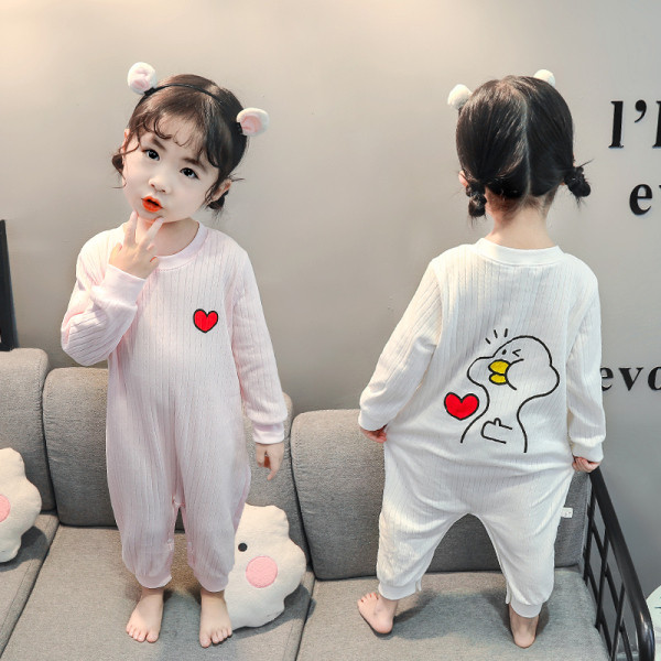 Vaikiška pižama su siuvinėjimais ir sagomis mergaitėms