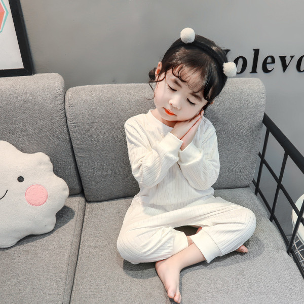 Vaikiška pižama su siuvinėjimais ir sagomis mergaitėms