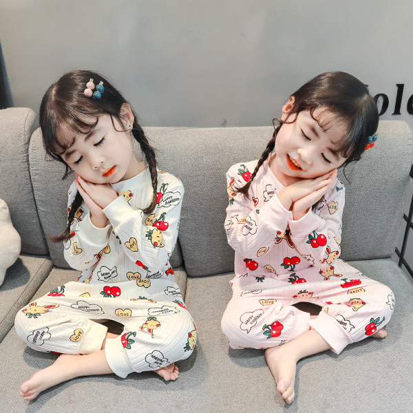 Vaikiška pižama su sagomis ir aplikacijomis mergaitėms