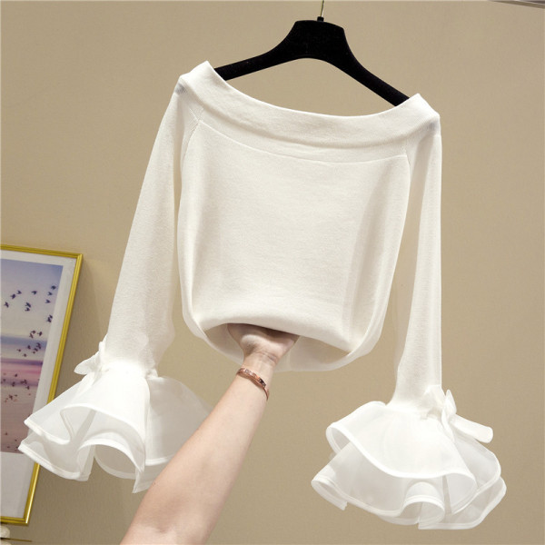 Modern női blúz csónakos nyakkivágással és hosszú ujjú szalaggal