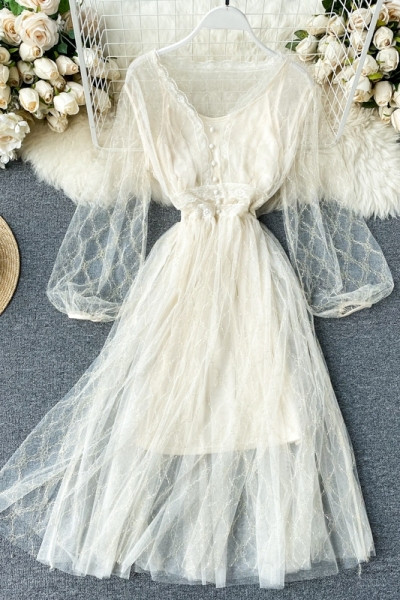 Új modell szabású, közepes hosszúságú, átlátszó ujjú női ruha