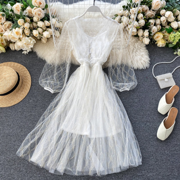 Új modell szabású, közepes hosszúságú, átlátszó ujjú női ruha