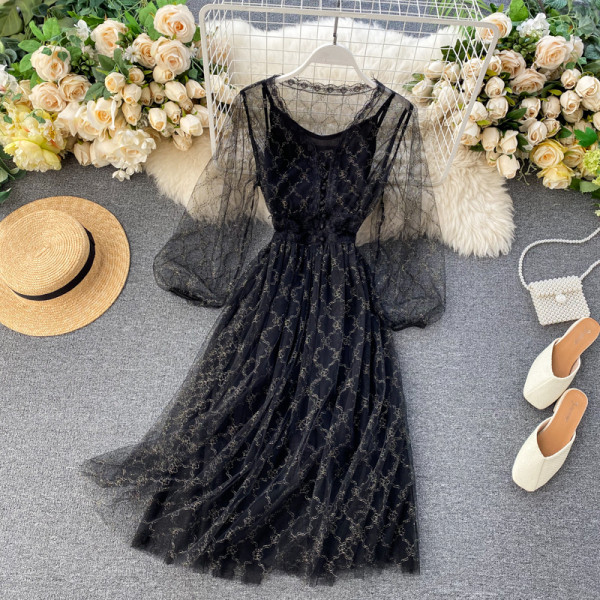 Új modell szabású, közepes hosszúságú, átlátszó ujjú női ruha