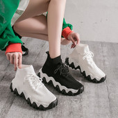 Alkalmi női tornacipő fűzővel és lapos talppal