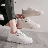 Naiste vabaaja tossud paelte ja lameda tallaga