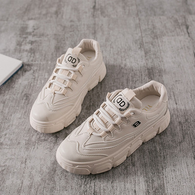 Naiste vabaaja tossud paelte ja lameda tallaga