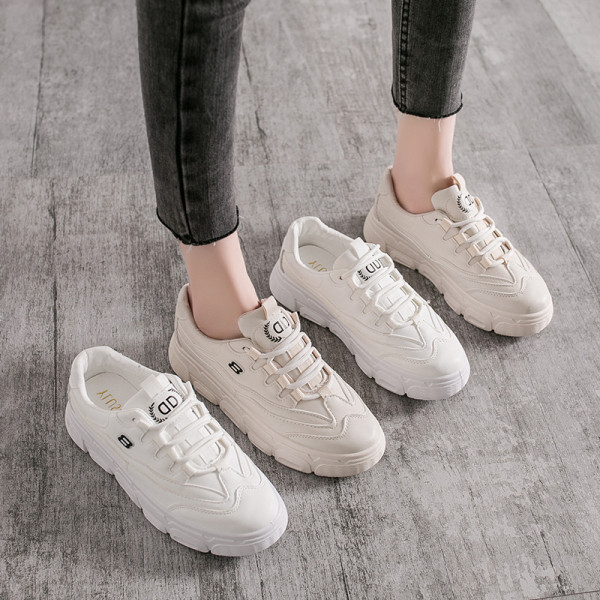 Naiste vabaaja tossud paelte ja lameda tallaga