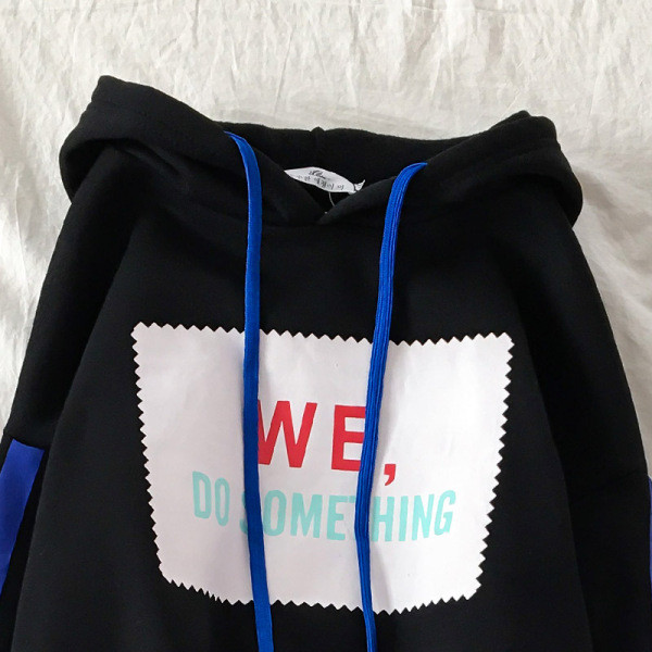 Alkalmi női blúz nyakkendővel és rátéttel