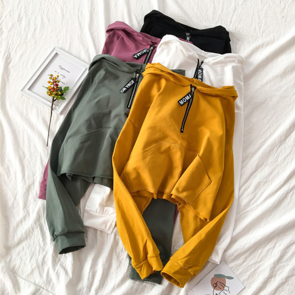 Napi női pulóver cipzárral és kapucnival