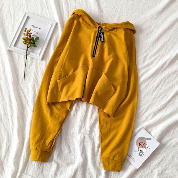 Napi női pulóver cipzárral és kapucnival