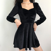 Rövid női bársony ruha modell hosszú ujjal