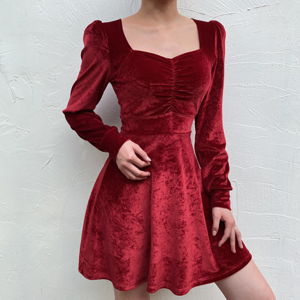 Rövid női bársony ruha modell hosszú ujjal