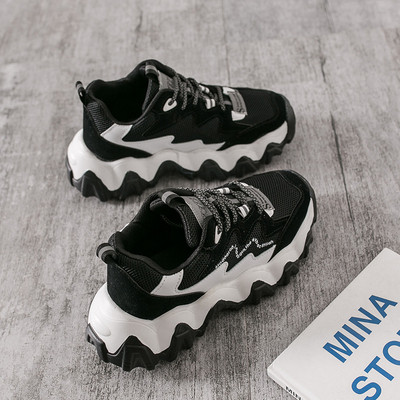 Kareda talla ja paeltega moodsad naiste tossud