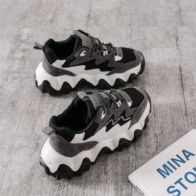 Kareda talla ja paeltega moodsad naiste tossud