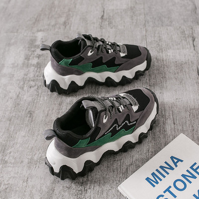 Kareda talla ja paeltega moodsad naiste tossud