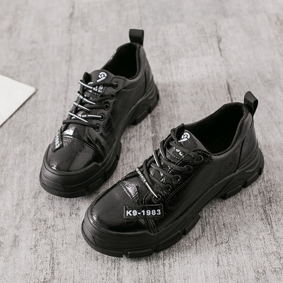 Naiste vabaaja tossud musta värvi ökonahast lameda tallaga