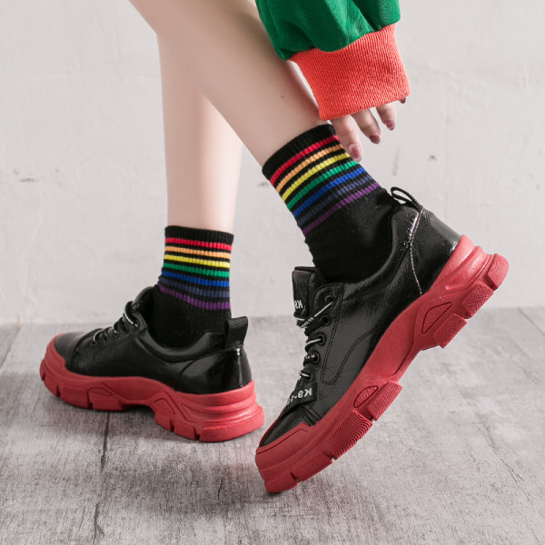 Naiste vabaaja tossud musta värvi ökonahast lameda tallaga