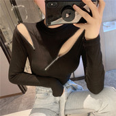 Moodne naiste liibuv pluus tõmblukkude ja ovaalse kaelusega