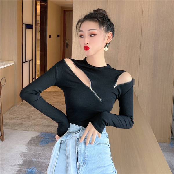 Moodne naiste liibuv pluus tõmblukkude ja ovaalse kaelusega