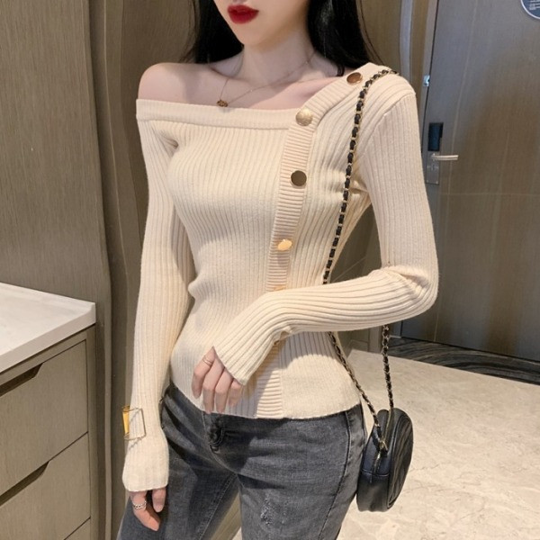 Modern női blúz ejtett ujjakkal, fém elemekkel